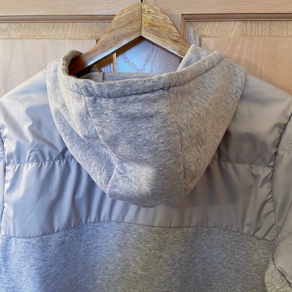 The North Face Light Gray Women's Hoodie with Quilted Body Sz XL - Picture 7 of 7